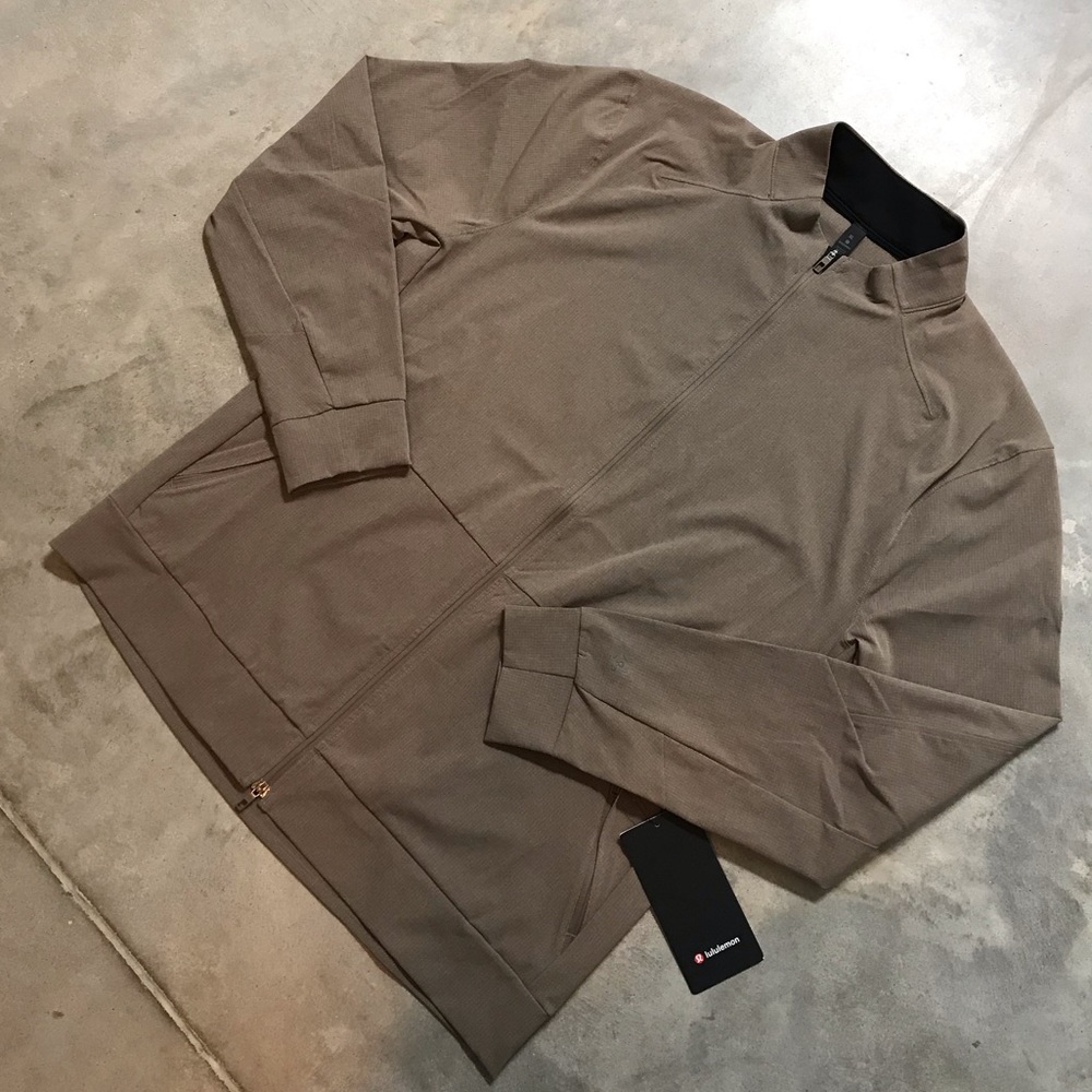 No Longer Available Lululemon Men's Sz XL Airing